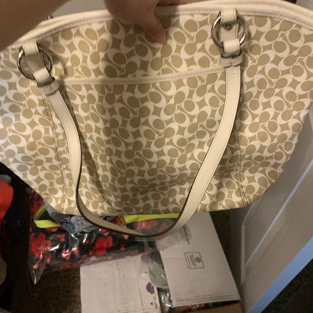 Coach purse - Picture 4 of 4